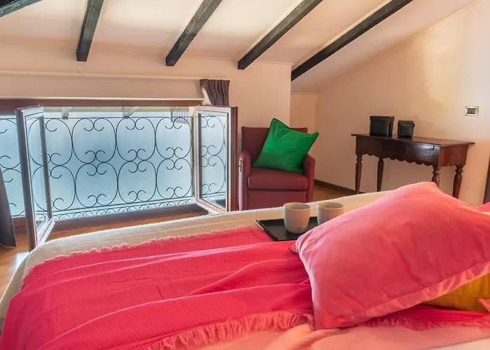 R Glicine House Apartment